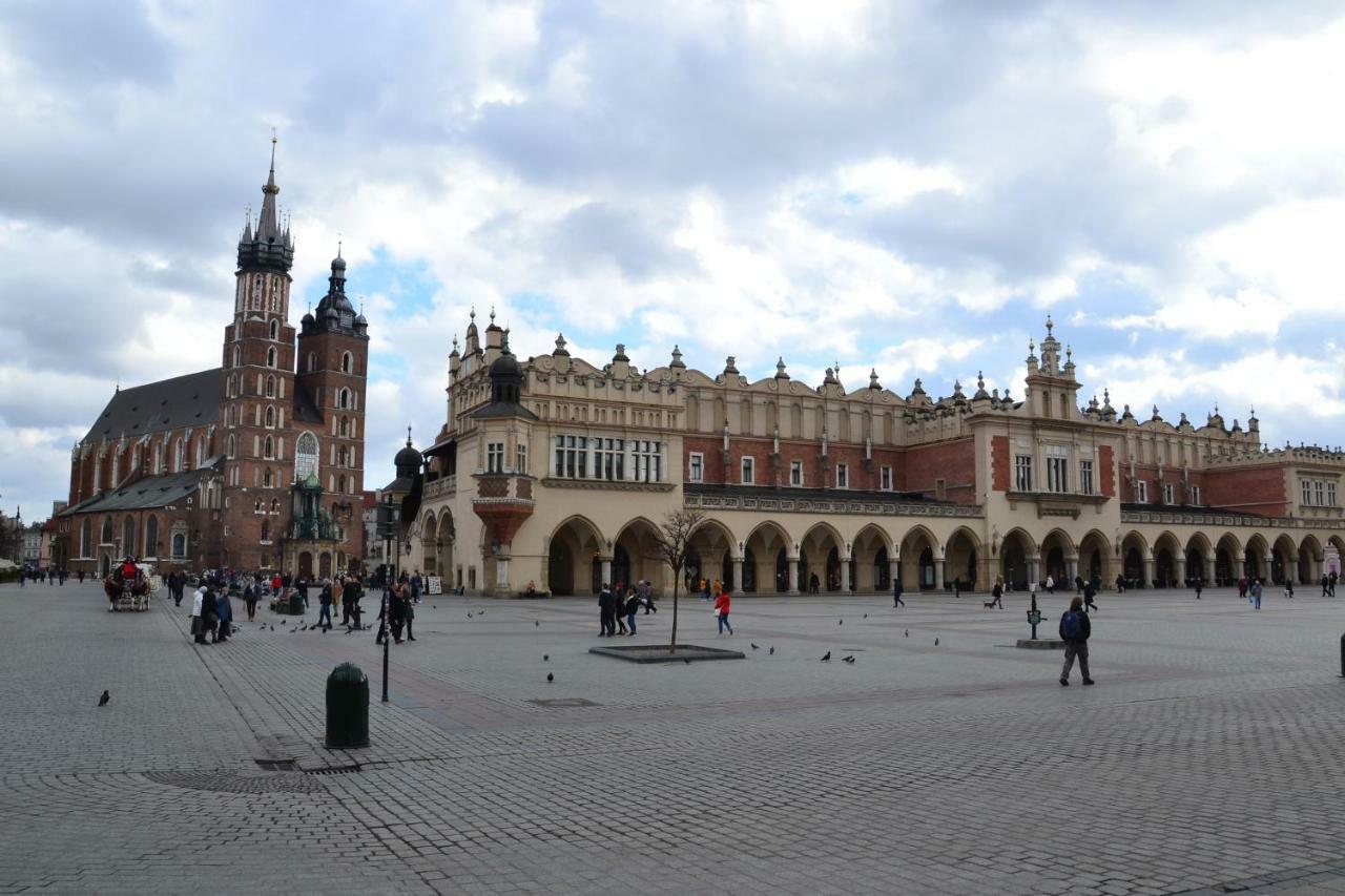 Romeo & Julia Luxury Apartments- Walking Distance To Main Square Apartment
