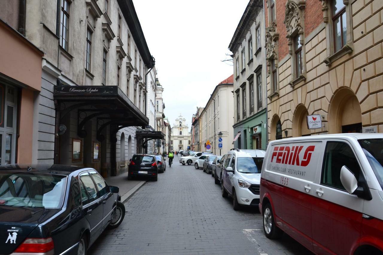 Romeo & Julia Luxury Apartments- Walking Distance To Main Square Apartment