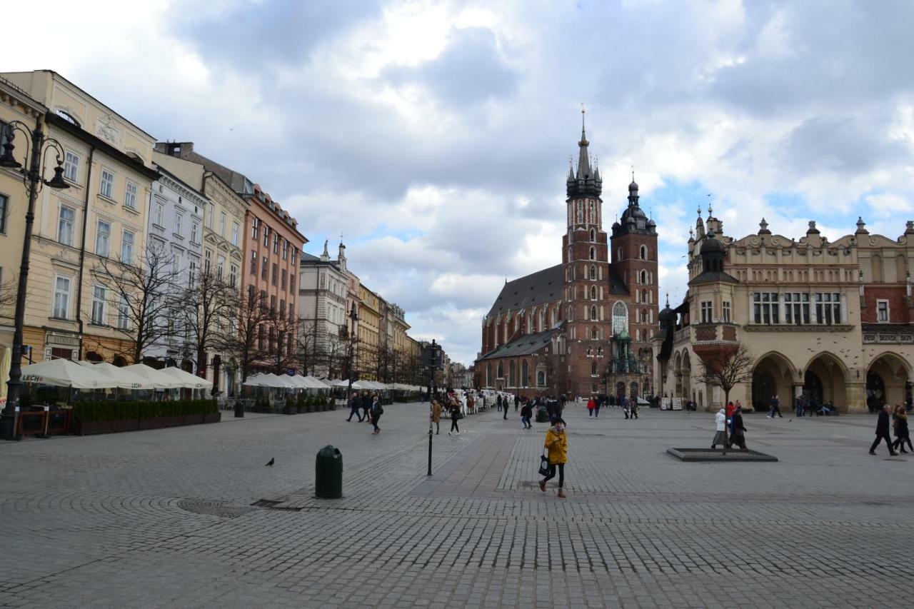 Romeo & Julia Luxury Apartments- Walking Distance To Main Square Apartment