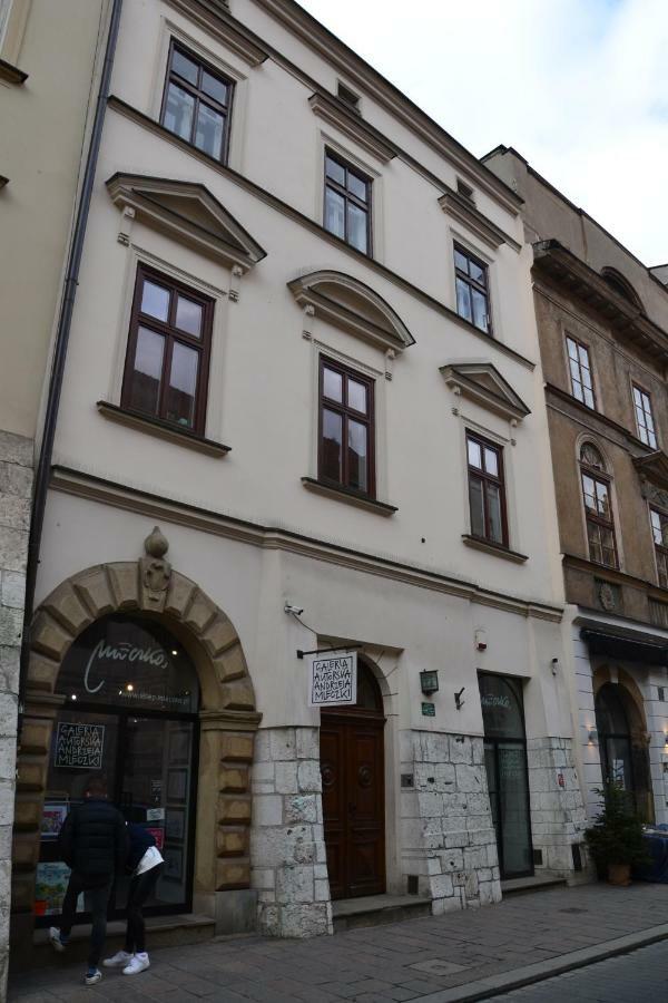 Romeo & Julia Luxury Apartments- Walking Distance To Main Square Apartment